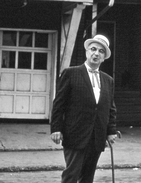 Иллюстрация к книге — Поцелуй, Карло! [i_001.jpg]