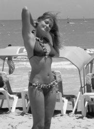 Иллюстрация к книге — Режиссер сказал: одевайся теплее, тут холодно [i_008.jpg]