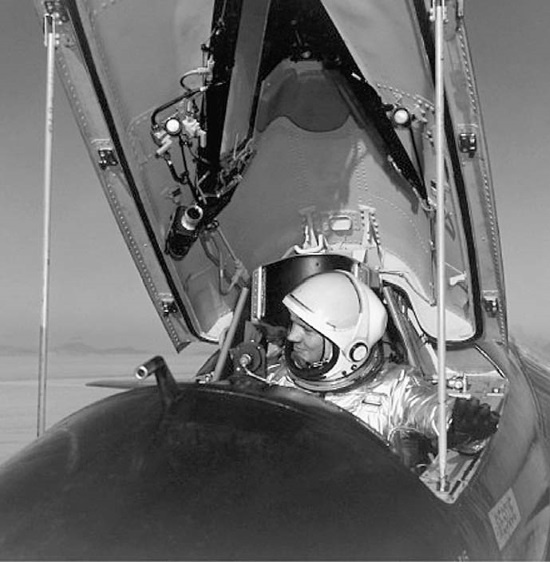 Иллюстрация к книге — Первый человек. Жизнь Нила Армстронга  [i_023.jpg]