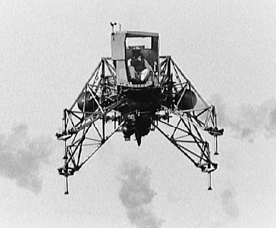 Иллюстрация к книге — Первый человек. Жизнь Нила Армстронга  [i_035.jpg]