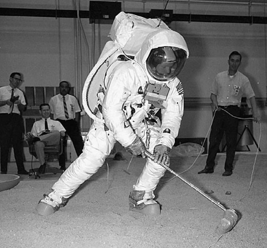 Иллюстрация к книге — Первый человек. Жизнь Нила Армстронга  [i_038.jpg]