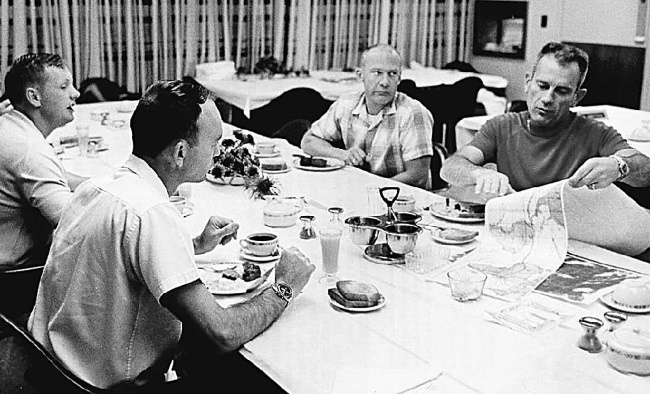 Иллюстрация к книге — Первый человек. Жизнь Нила Армстронга  [i_041.jpg]