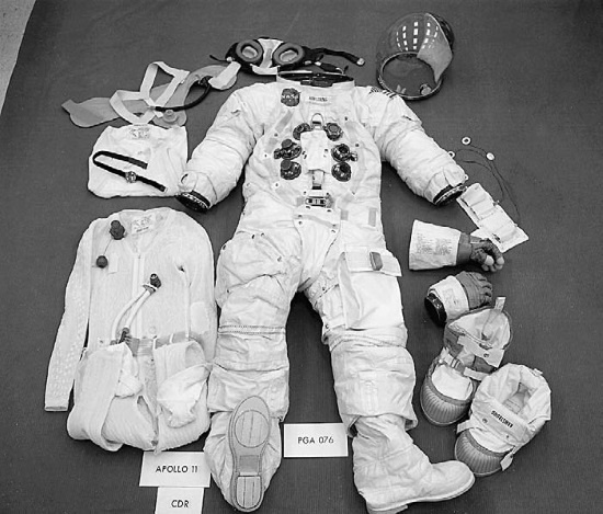 Иллюстрация к книге — Первый человек. Жизнь Нила Армстронга  [i_043.jpg]