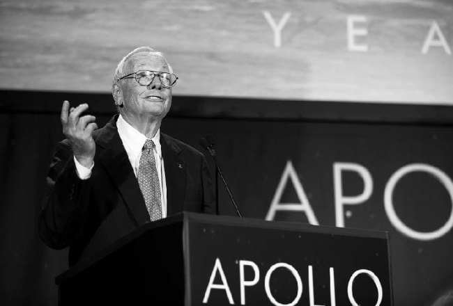 Иллюстрация к книге — Первый человек. Жизнь Нила Армстронга  [i_080.jpg]