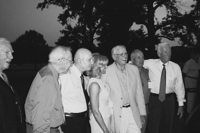 Иллюстрация к книге — Первый человек. Жизнь Нила Армстронга  [i_083.jpg]