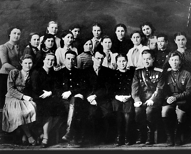 Иллюстрация к книге — Ноев ковчег писателей [i_051.jpg]