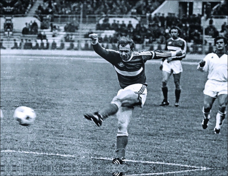 Иллюстрация к книге — Романцев. Правда обо мне и "Спартаке" [i_028.jpg]