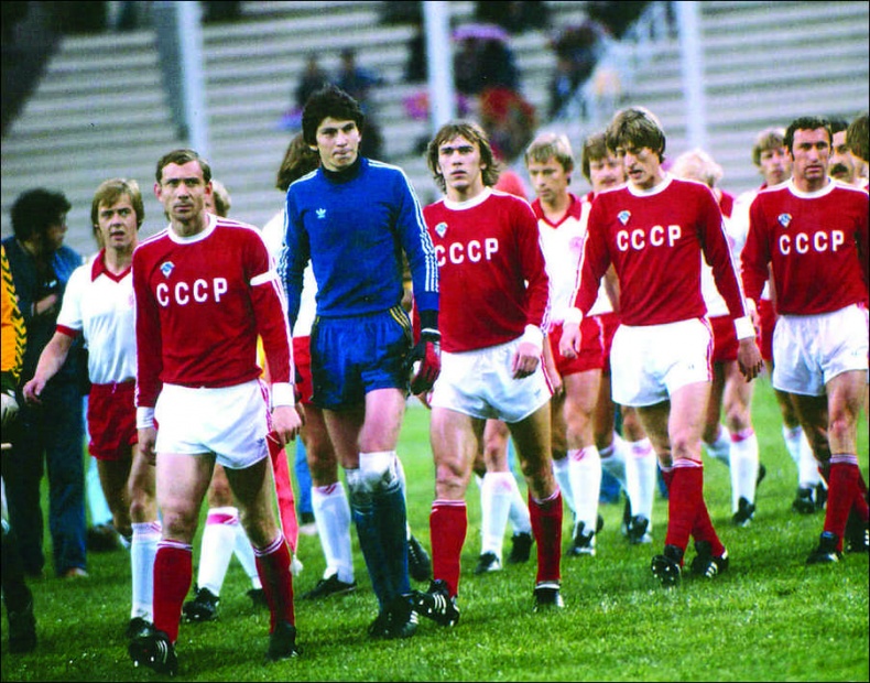 Иллюстрация к книге — Романцев. Правда обо мне и "Спартаке" [i_035.jpg]