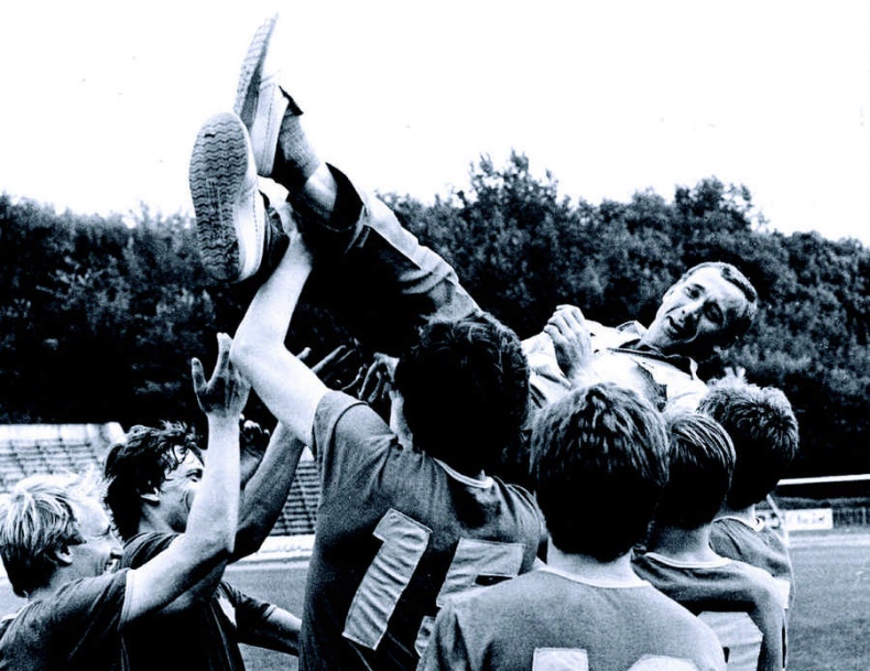 Иллюстрация к книге — Романцев. Правда обо мне и "Спартаке" [i_045.jpg]