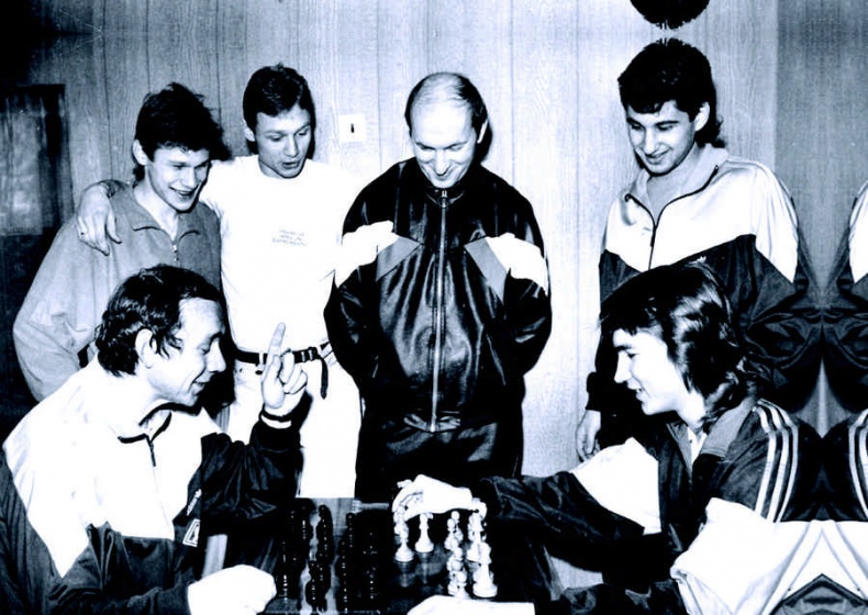 Иллюстрация к книге — Романцев. Правда обо мне и "Спартаке" [i_055.jpg]