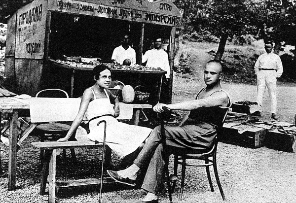 Иллюстрация к книге — Владимир Маяковский. Роковой выстрел. Документы, свидетельства, исследования [i_003.jpg]