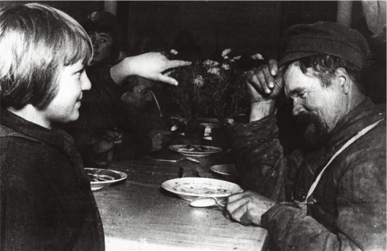 Иллюстрация к книге — Алхимия советской индустриализации. Время Торгсина [b00000920.jpg]