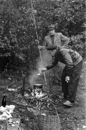 Иллюстрация к книге — Пассажиры колбасного поезда. Этюды к картине быта российского города. 1917-1991 [i_043.jpg]