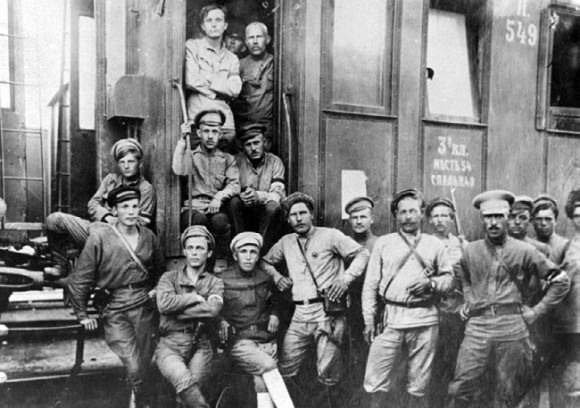 Иллюстрация к книге — Первый бронепоезд. От двинска до Кушки [c1_image025_resz.jpg]