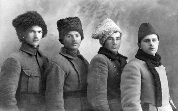 Иллюстрация к книге — Первый бронепоезд. От двинска до Кушки [c1_image040_resz.jpg]