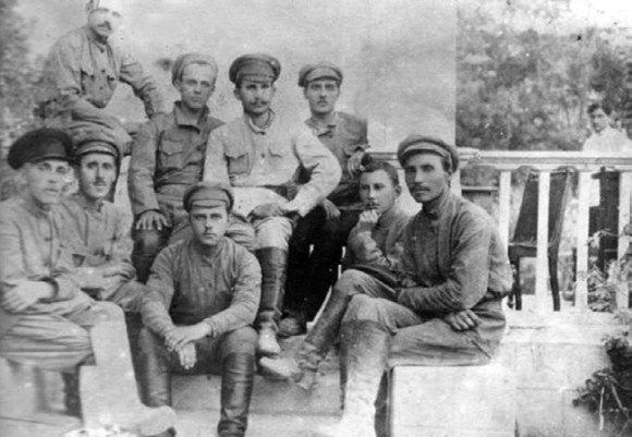 Иллюстрация к книге — Первый бронепоезд. От двинска до Кушки [c1_image057_resz.jpg]