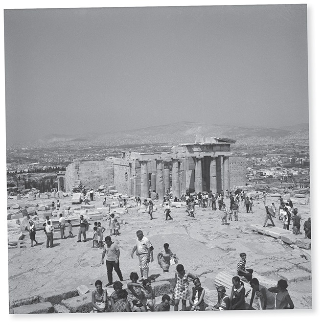 Иллюстрация к книге — Три девушки в ярости  [i_010.jpg]