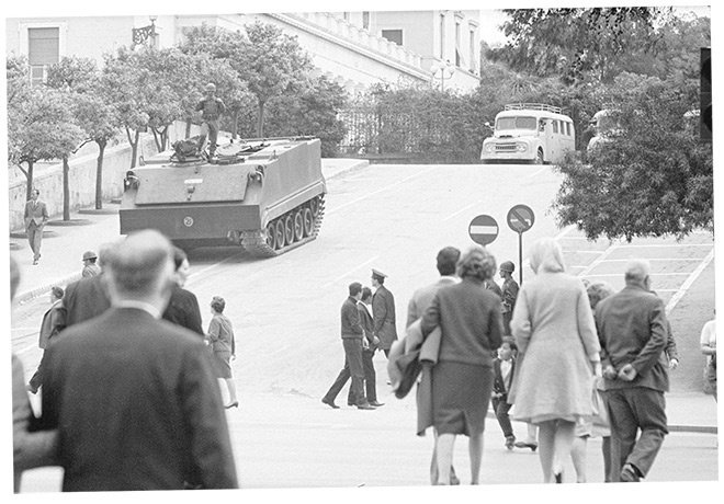 Иллюстрация к книге — Три девушки в ярости  [i_016.jpg]