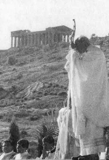 Иллюстрация к книге — Свидетель надежды. Иоанн Павел II. Книга 2 [i_017.jpg]