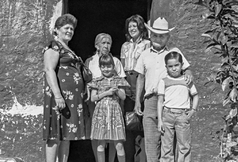 Иллюстрация к книге — «Вожак стаи». Полное руководство по дрессировке и воспитанию собак [i_070.jpg]