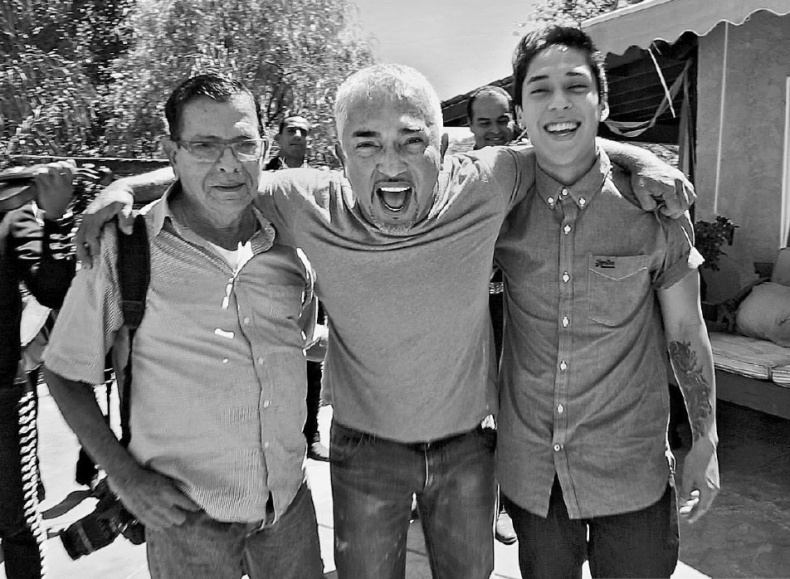 Иллюстрация к книге — «Вожак стаи». Полное руководство по дрессировке и воспитанию собак [i_072.jpg]