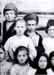 Иллюстрация к книге — Доносчик 001, или Вознесение Павлика Морозова [_041.jpg]