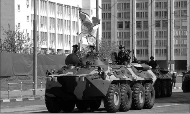 Иллюстрация к книге — Русские бронетранспортеры [i_002.jpg]