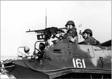 Иллюстрация к книге — Русские бронетранспортеры [i_051.jpg]