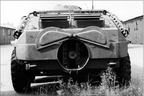 Иллюстрация к книге — Русские бронетранспортеры [i_068.jpg]