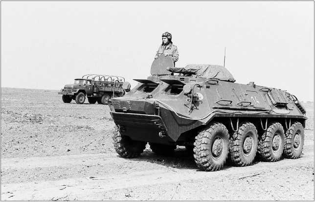 Иллюстрация к книге — Русские бронетранспортеры [i_071.jpg]