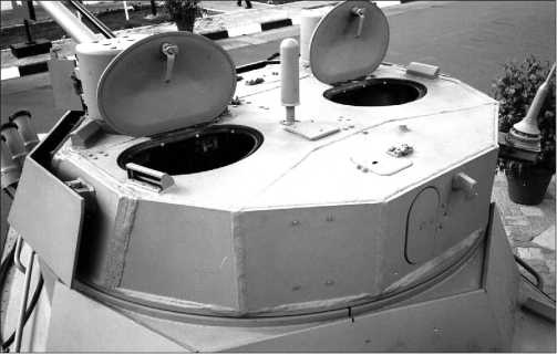 Иллюстрация к книге — Русские бронетранспортеры [i_119.jpg]