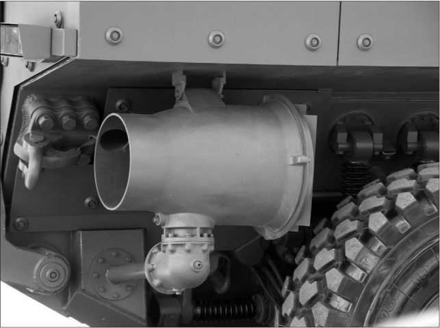 Иллюстрация к книге — Русские бронетранспортеры [i_134.jpg]