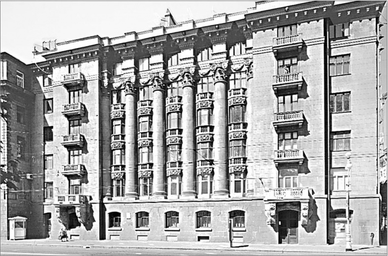 Иллюстрация к книге — Петербургские доходные дома. Очерки из истории быта [i_031.jpg]