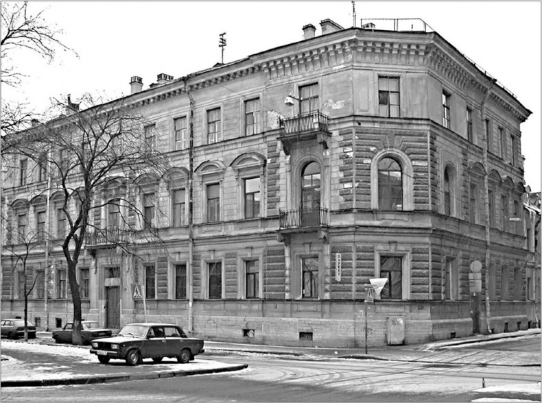 Иллюстрация к книге — Петербургские доходные дома. Очерки из истории быта [i_033.jpg]