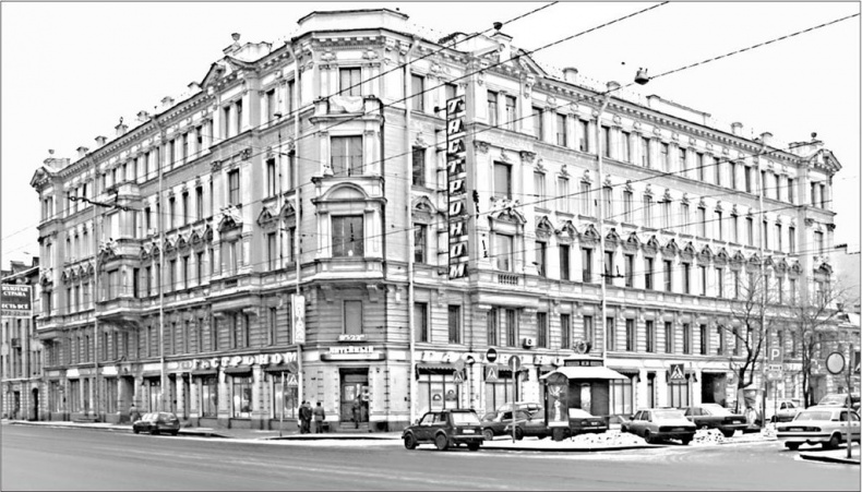 Иллюстрация к книге — Петербургские доходные дома. Очерки из истории быта [i_040.jpg]