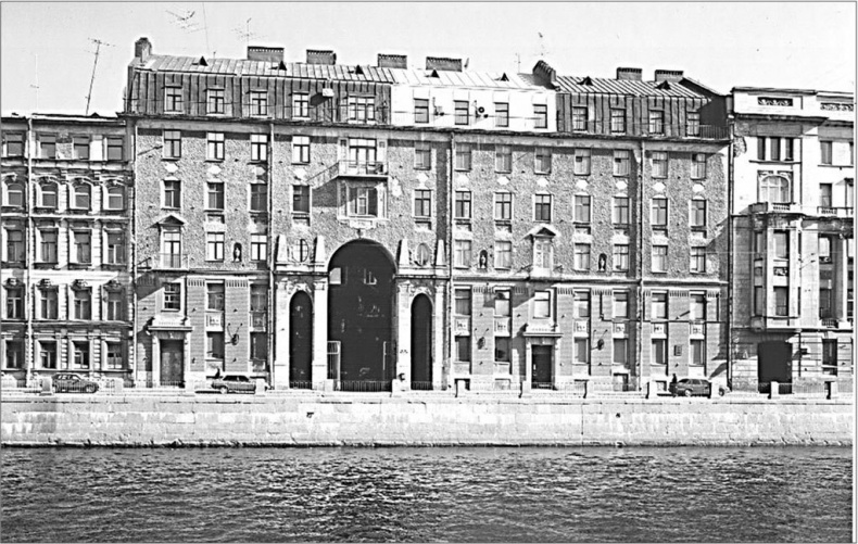 Иллюстрация к книге — Петербургские доходные дома. Очерки из истории быта [i_048.jpg]