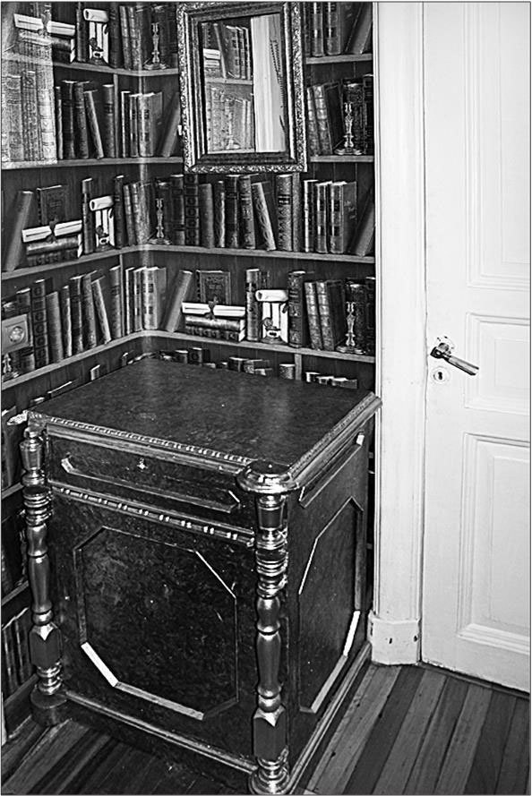 Иллюстрация к книге — Петербургские доходные дома. Очерки из истории быта [i_260.jpg]