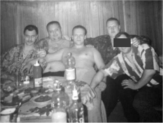 Иллюстрация к книге — Исповедь русского гангстера. Хроники времен организованного бандитизма. Книга вторая [i_005.jpg]