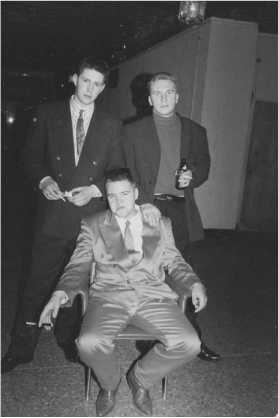 Иллюстрация к книге — Исповедь русского гангстера. Хроники времен организованного бандитизма. Книга вторая [i_007.jpg]