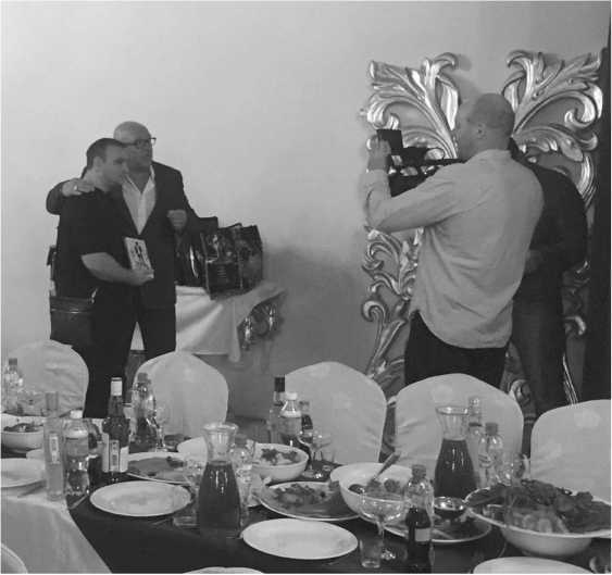 Иллюстрация к книге — Исповедь русского гангстера. Хроники времен организованного бандитизма. Книга вторая [i_026.jpg]