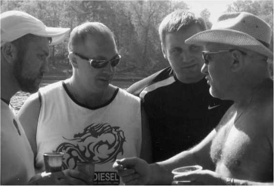 Иллюстрация к книге — Исповедь русского гангстера. Хроники времен организованного бандитизма. Книга вторая [i_028.jpg]