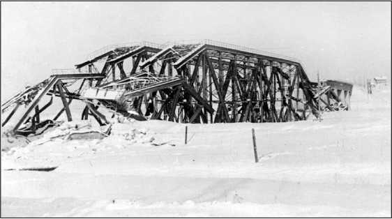 Иллюстрация к книге — Яхромский мост: Крах «Тайфуна» [i_060.jpg]