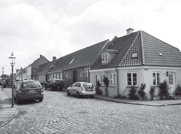 Иллюстрация к книге — Дом на хвосте паровоза. Путеводитель по Европе в сказках Андерсена [i_042.jpg]