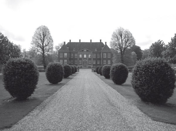 Иллюстрация к книге — Дом на хвосте паровоза. Путеводитель по Европе в сказках Андерсена [i_043.jpg]