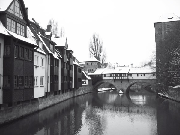 Иллюстрация к книге — Дом на хвосте паровоза. Путеводитель по Европе в сказках Андерсена [i_057.jpg]