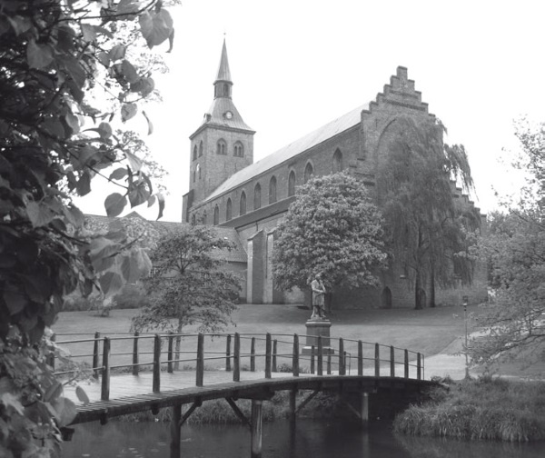 Иллюстрация к книге — Дом на хвосте паровоза. Путеводитель по Европе в сказках Андерсена [i_077.jpg]