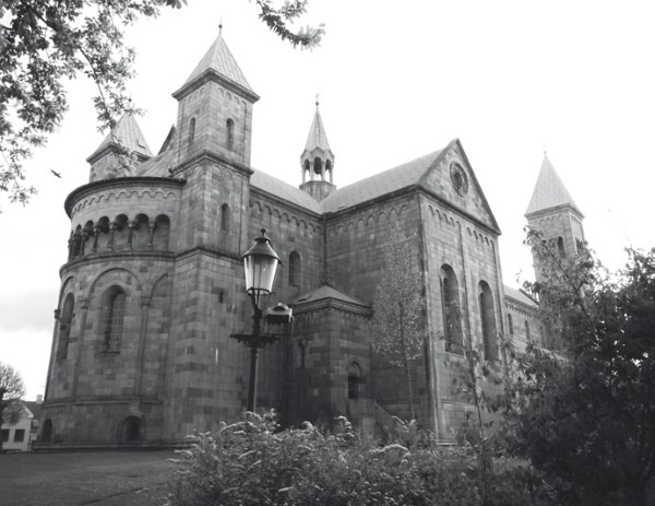 Иллюстрация к книге — Дом на хвосте паровоза. Путеводитель по Европе в сказках Андерсена [i_129.jpg]