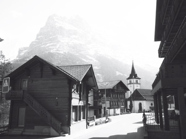 Иллюстрация к книге — Дом на хвосте паровоза. Путеводитель по Европе в сказках Андерсена [i_139.jpg]