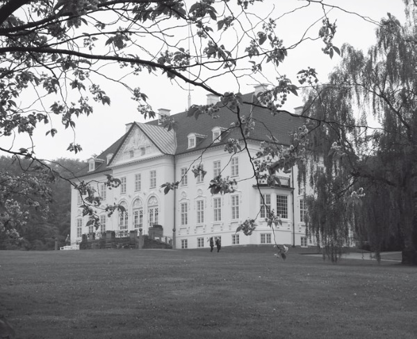 Иллюстрация к книге — Дом на хвосте паровоза. Путеводитель по Европе в сказках Андерсена [i_178.jpg]