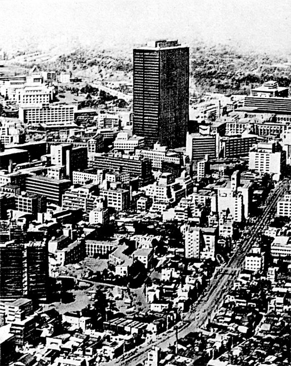 Иллюстрация к книге — Современная архитектура Японии. Традиции восприятия пространства [i_068.jpg]